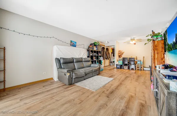 $137,500 | 9958 South 84th Terrace, Unit 206, Palos Hills, IL 60465
