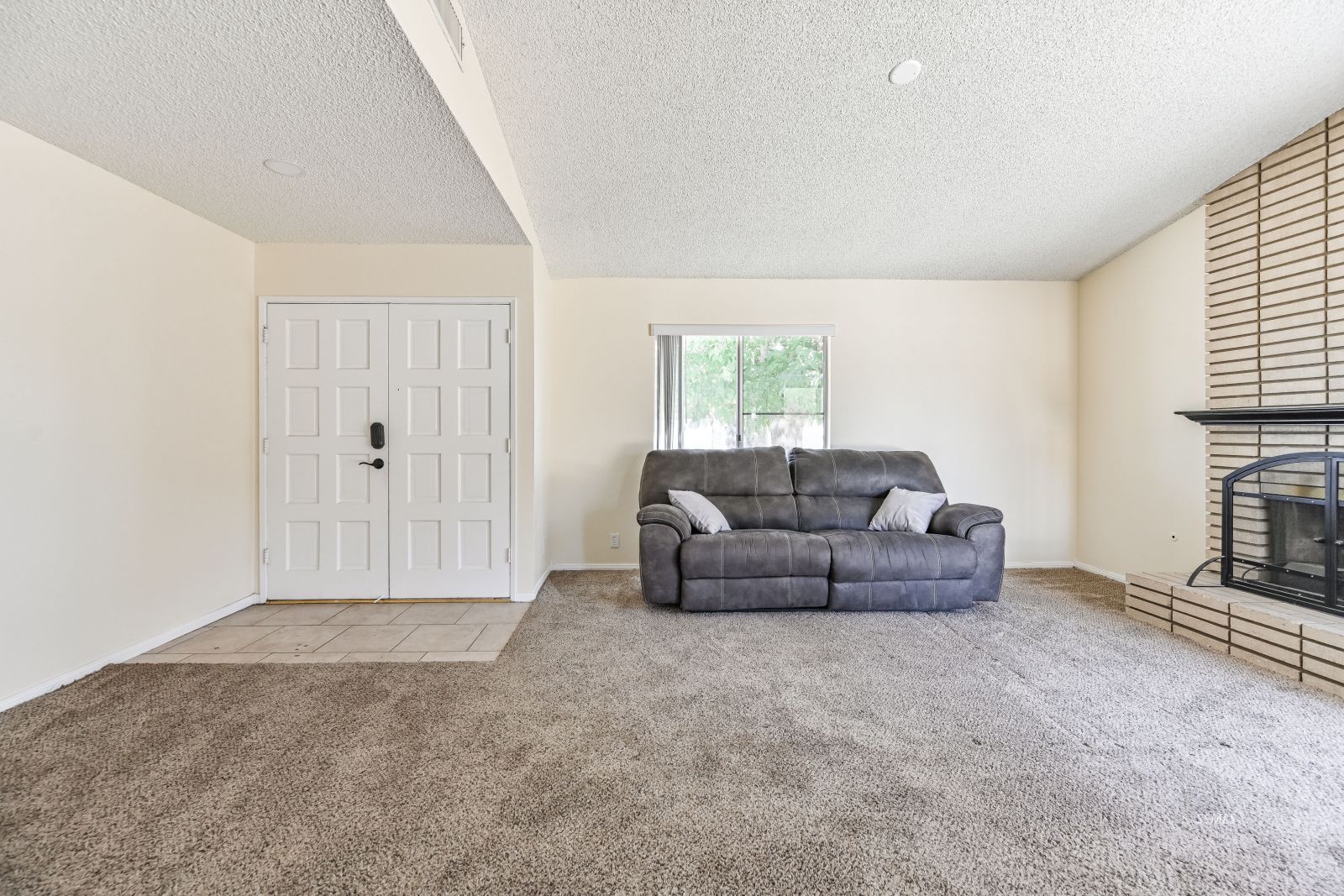 1123 Randall Street Ridgecrest, CA 93555 - Photo 5 of 28