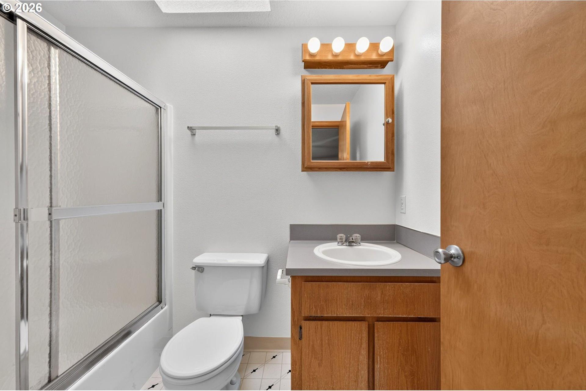 9654 North Edison Street Portland, OR 97203 - Photo 19 of 34 Bathroom, Attached