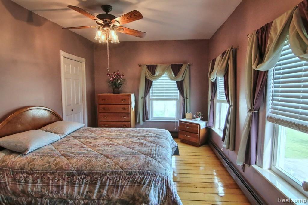 770 West Square Lake Road Troy, MI 48098 - Photo 21 of 30 3rd_Bedroom.jpg