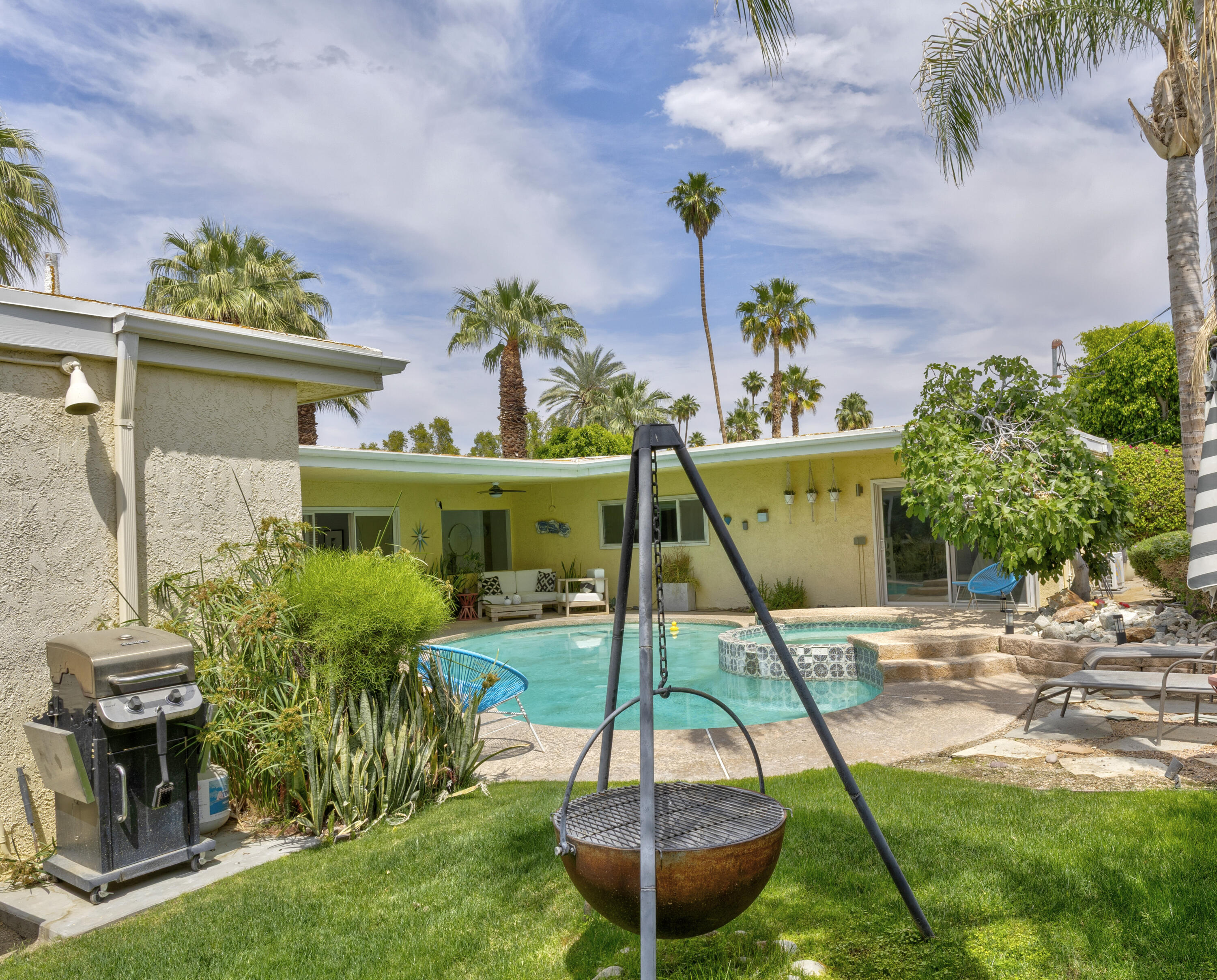 74533 Peppertree Drive Palm Desert, CA 92260 - Photo 33 of 34 a view of a backyard with table and chairs potted plants