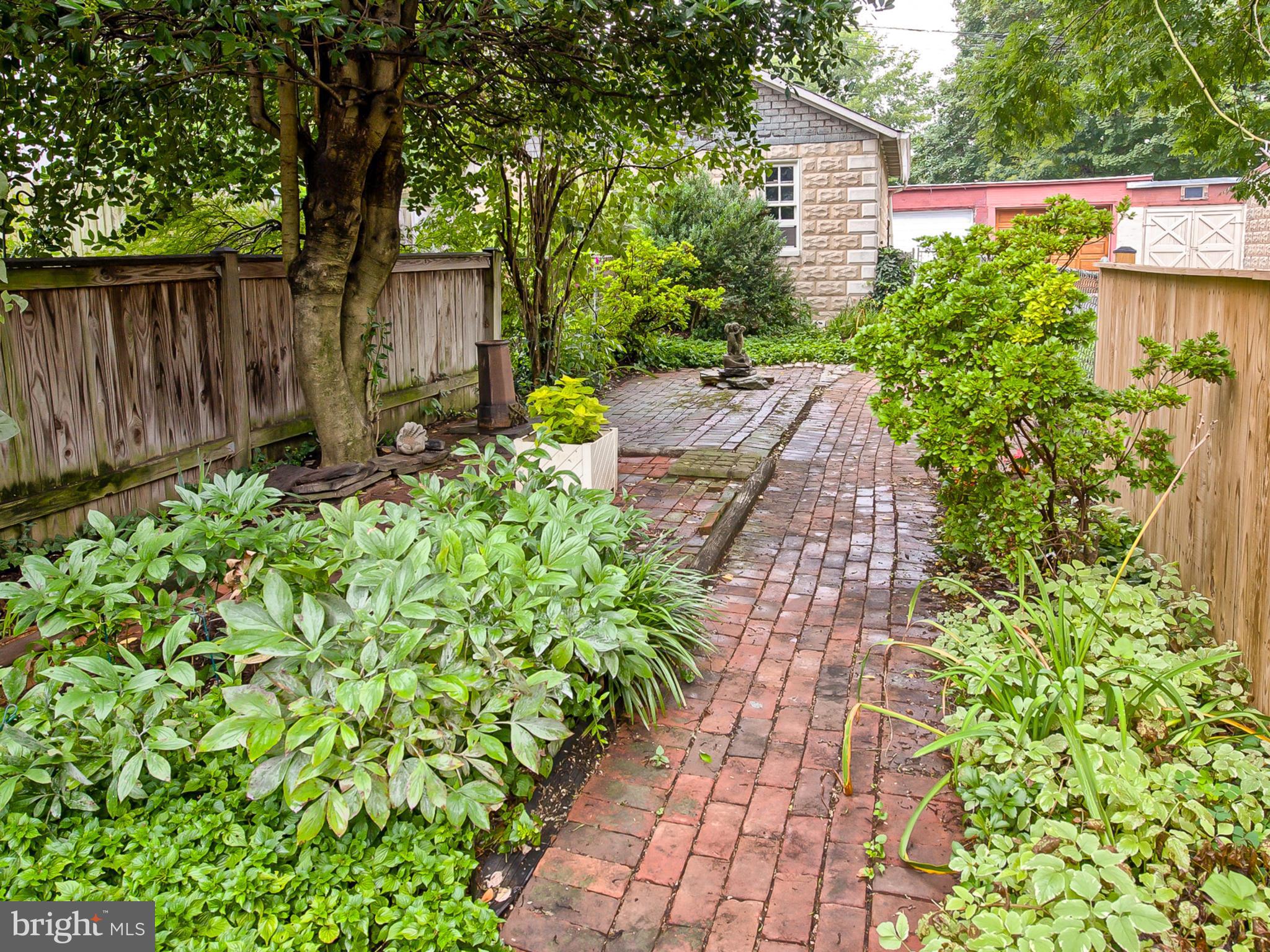 123 East 3rd Street Frederick, MD 21701 - Photo 25 of 28 a backyard of a house with lots of green space