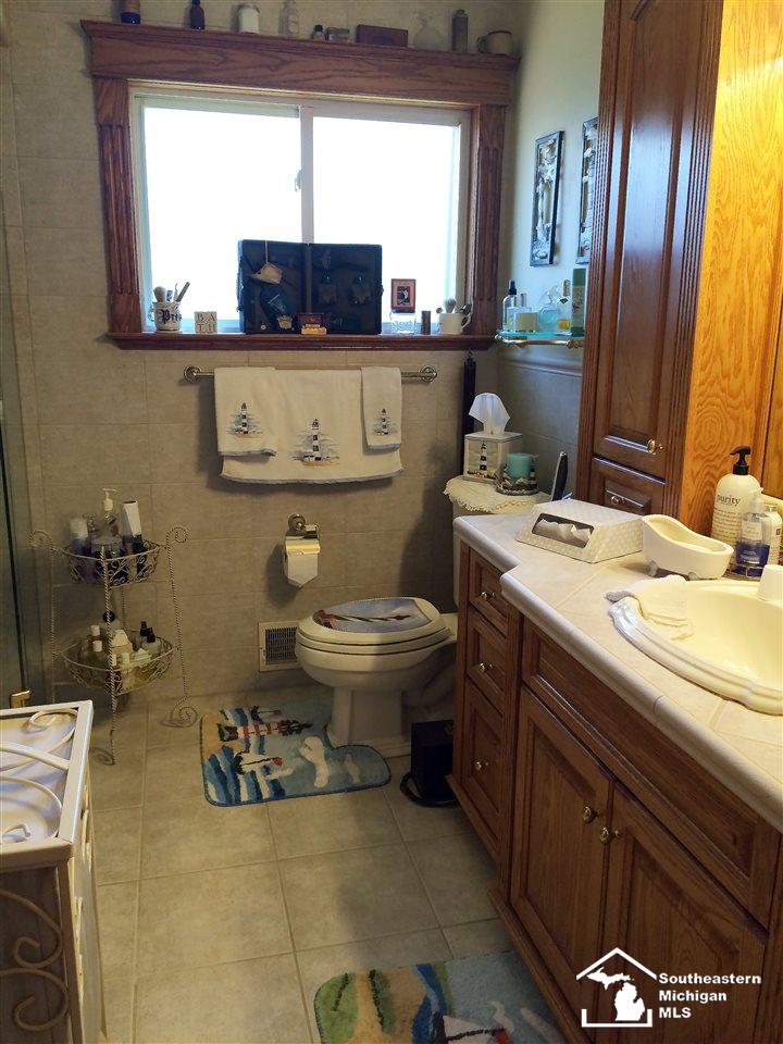 29355 South Gibraltar Road Gibraltar, MI 48173 - Photo 11 of 19