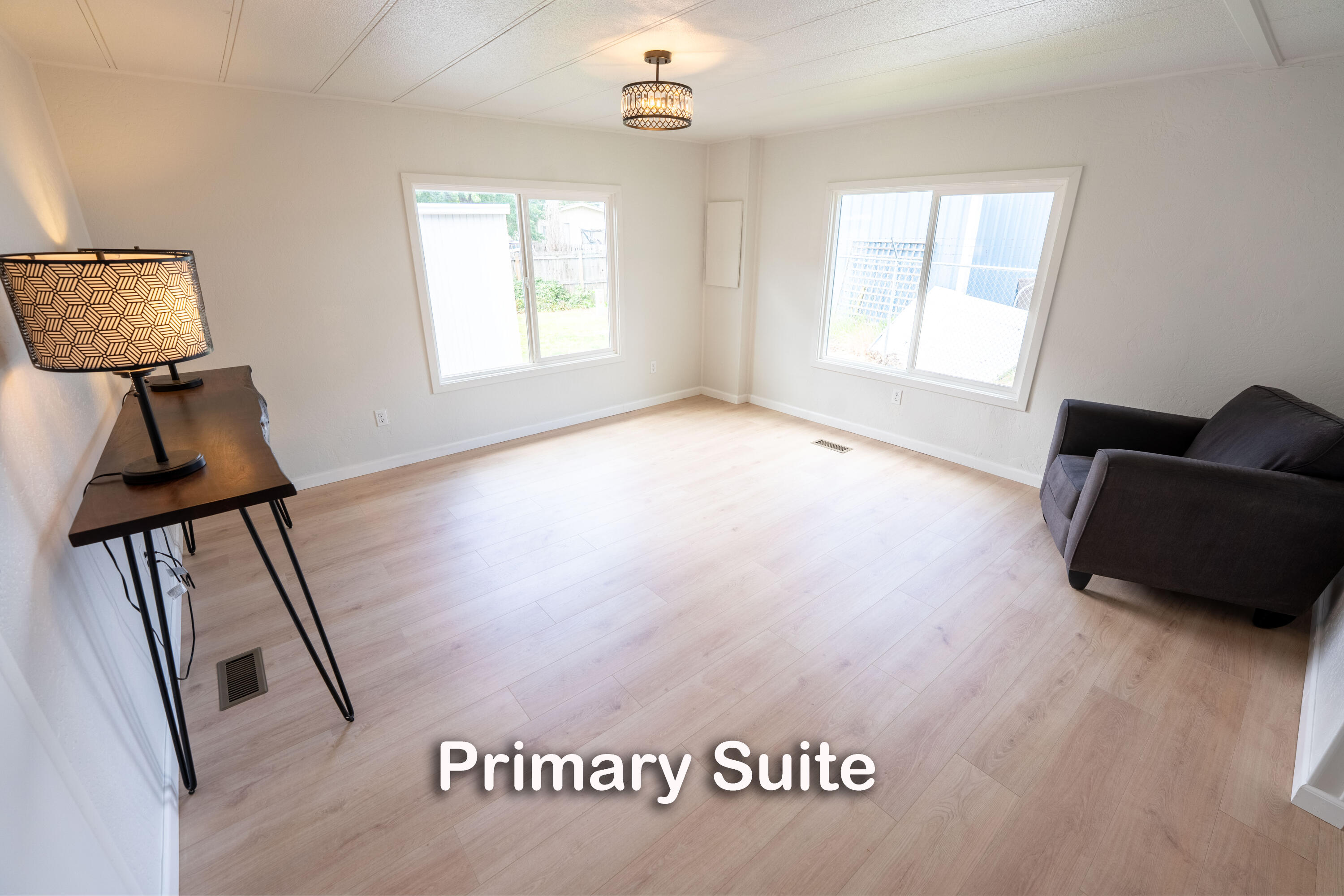 2385 Table Rock Road, Unit 70 Medford, OR 97501 - Photo 6 of 27 Primary Room