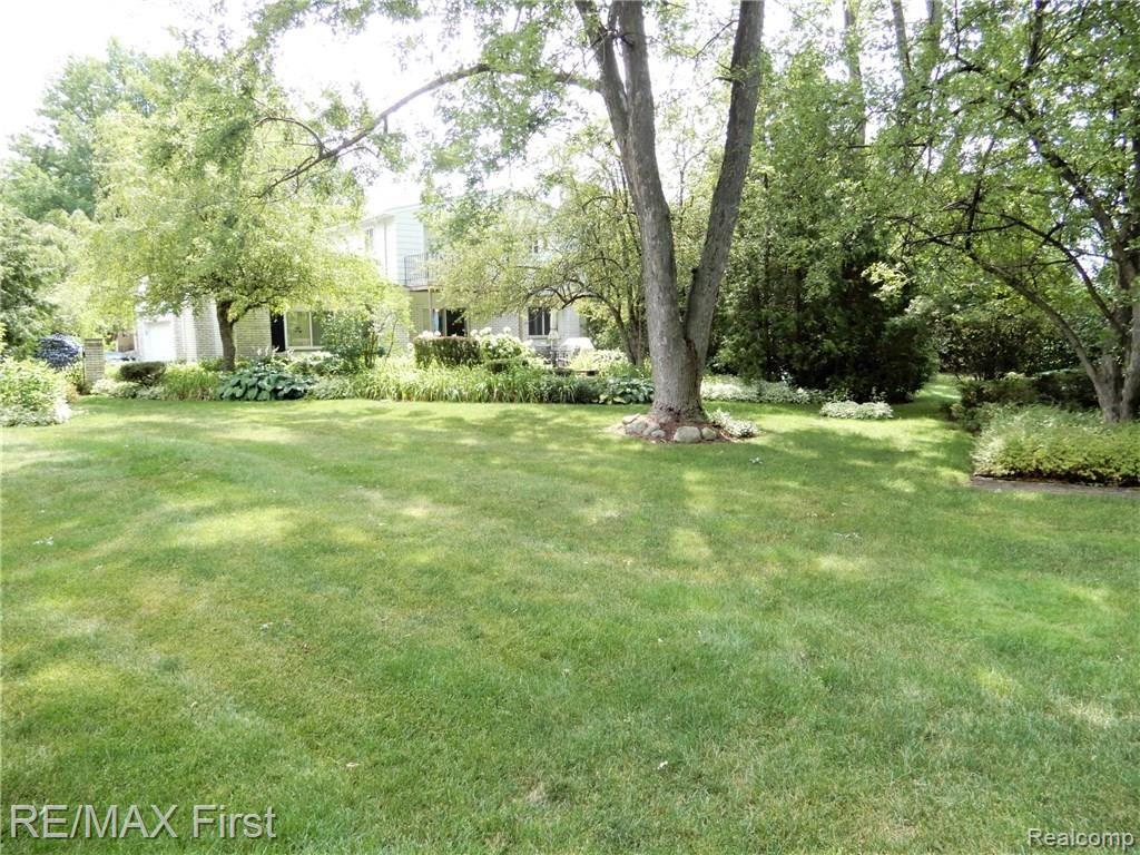 4837 Burke Court Sterling Heights, MI 48310 - Photo 2 of 24