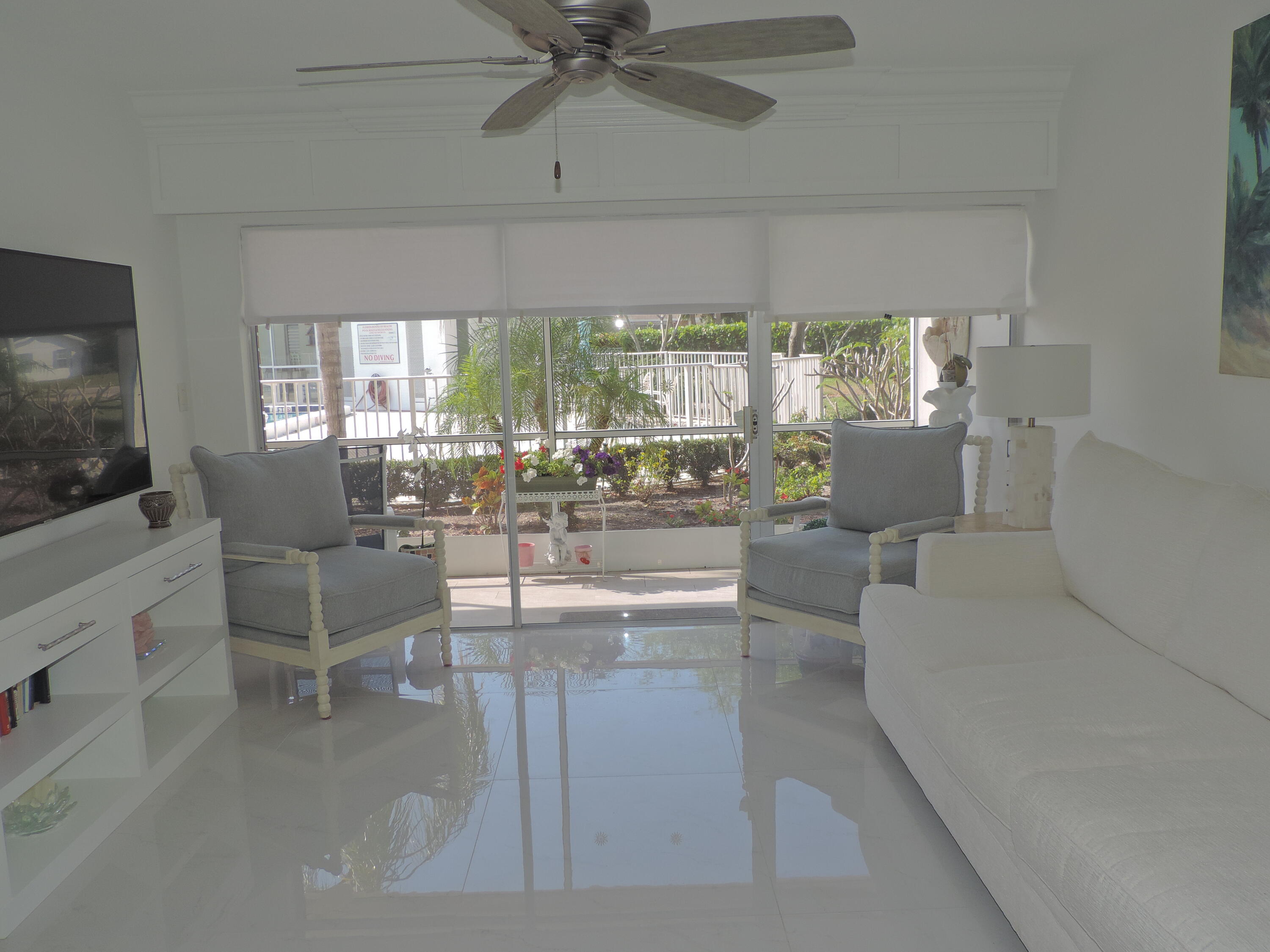 331 Tequesta Drive, Unit 118 Tequesta, FL 33469 - Photo 12 of 19 Living Room