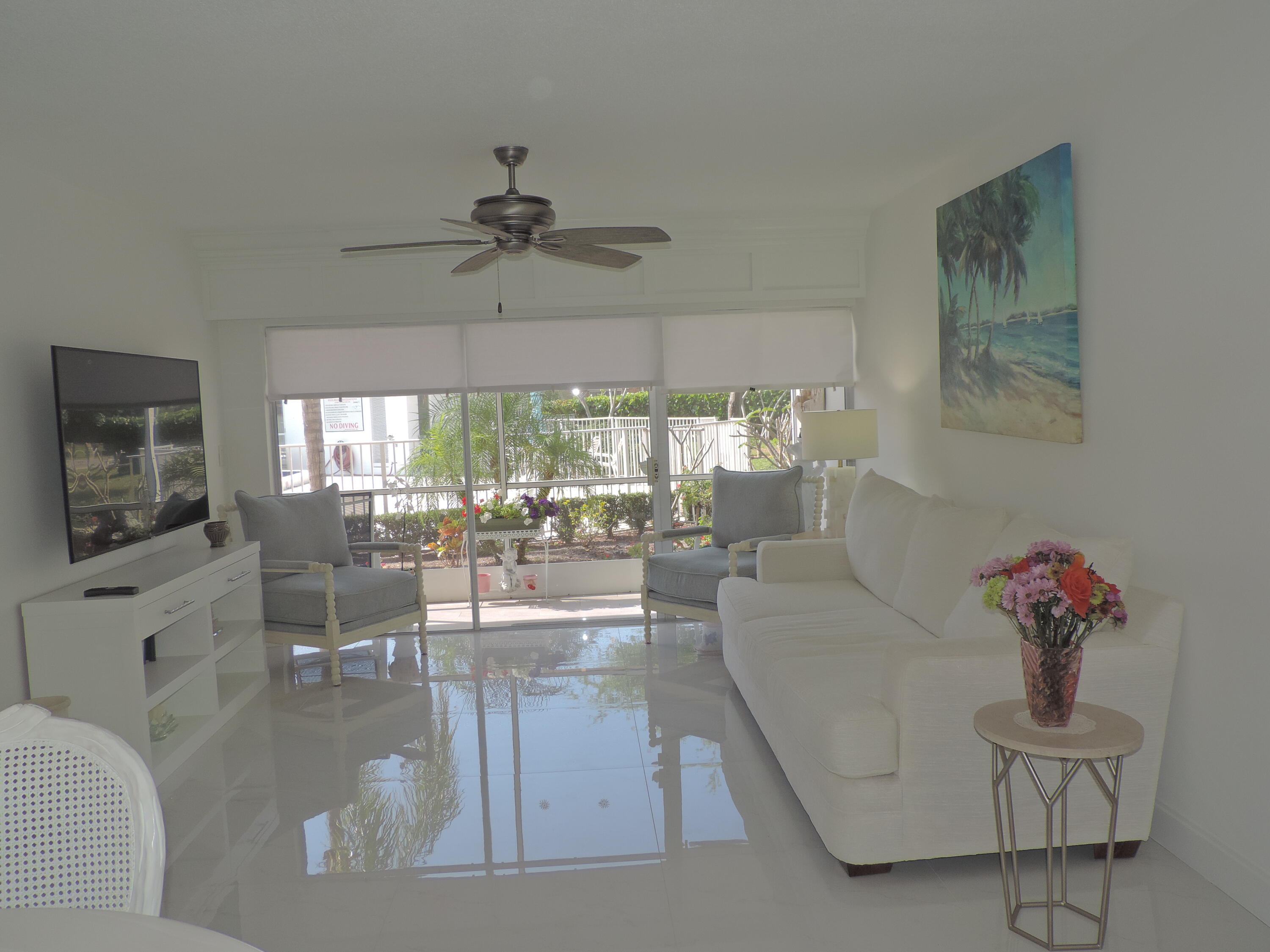 331 Tequesta Drive, Unit 118 Tequesta, FL 33469 - Photo 13 of 19 Living Room