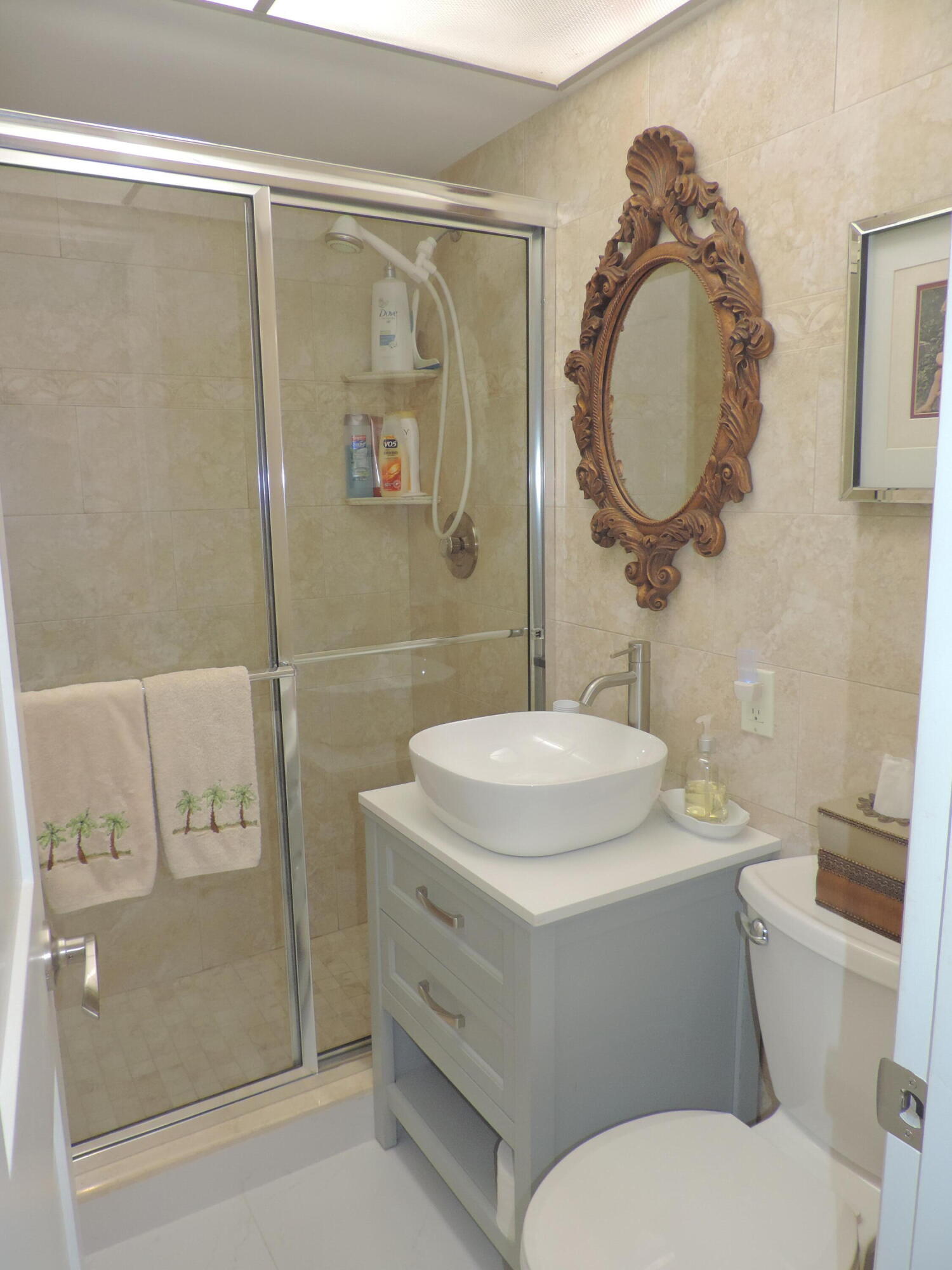 331 Tequesta Drive, Unit 118 Tequesta, FL 33469 - Photo 5 of 19 Guest Bath