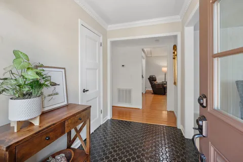 $1,000,000 | 6017 Bethany Boulevard, Nashville, TN 37221