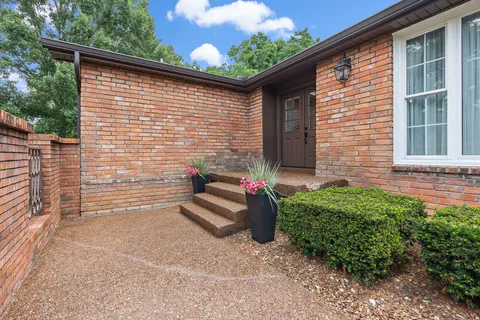 $1,000,000 | 6017 Bethany Boulevard, Nashville, TN 37221