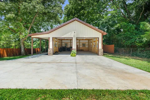 $1,000,000 | 6017 Bethany Boulevard, Nashville, TN 37221