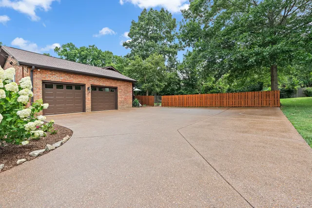 $1,000,000 | 6017 Bethany Boulevard, Nashville, TN 37221