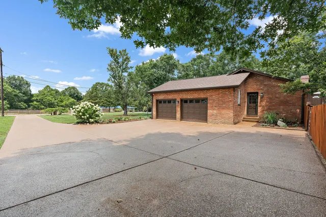 $1,000,000 | 6017 Bethany Boulevard, Nashville, TN 37221