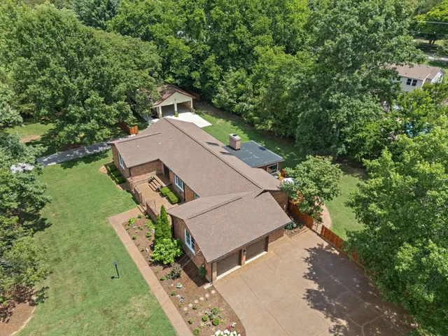 $1,000,000 | 6017 Bethany Boulevard, Nashville, TN 37221
