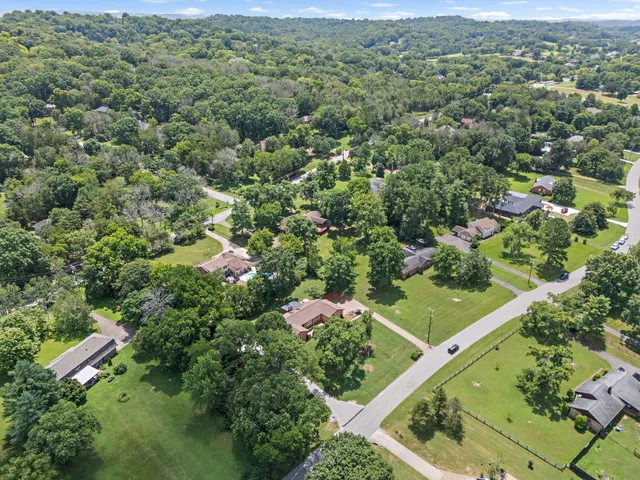 $1,000,000 | 6017 Bethany Boulevard, Nashville, TN 37221