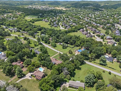 $1,000,000 | 6017 Bethany Boulevard, Nashville, TN 37221