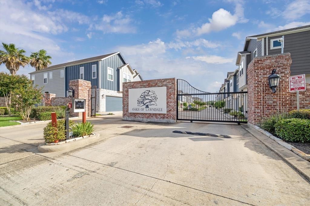 5502 Cuerta Street Houston, TX 77023 - Photo 21 of 25 Secure gated entrance offers added privacy and peace of mind.