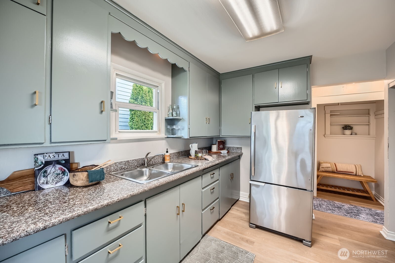 1223 Southwest Myrtle Street Seattle, WA 98106 - Photo 10 of 29 Gallery Image 10