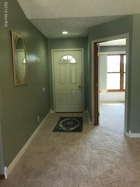 53466 Ridgeview Circle Paw Paw, MI 49079 - Photo 5 of 41 IMG_3074