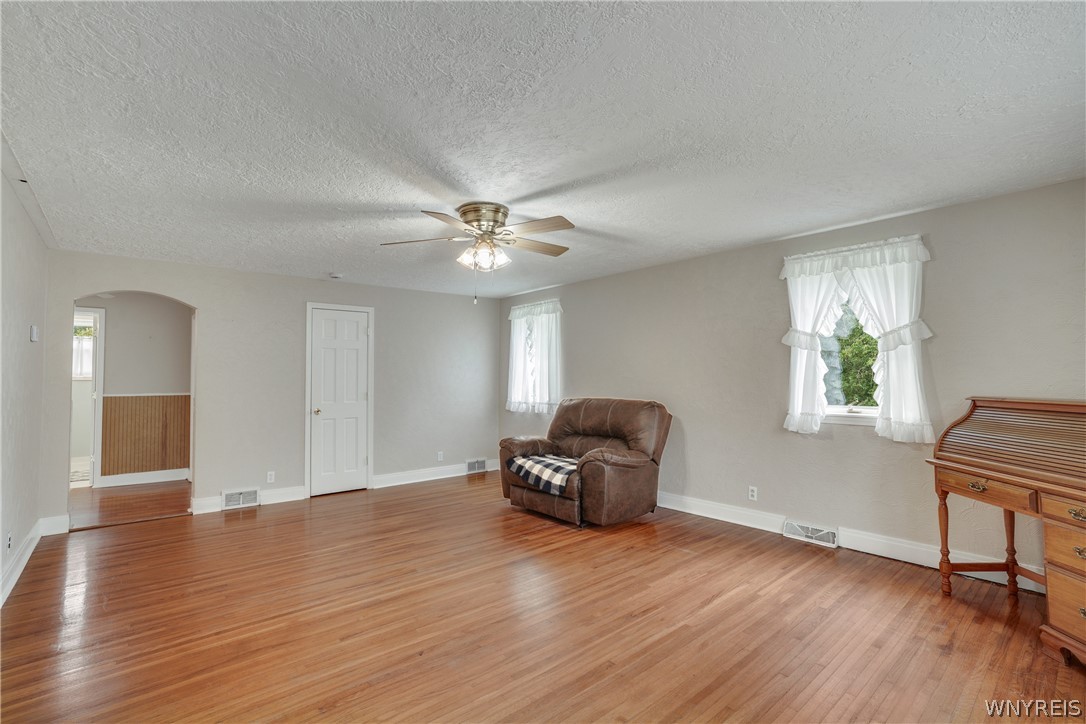5840 Clinton Street Elma, NY 14059 - Photo 11 of 31 Living Room