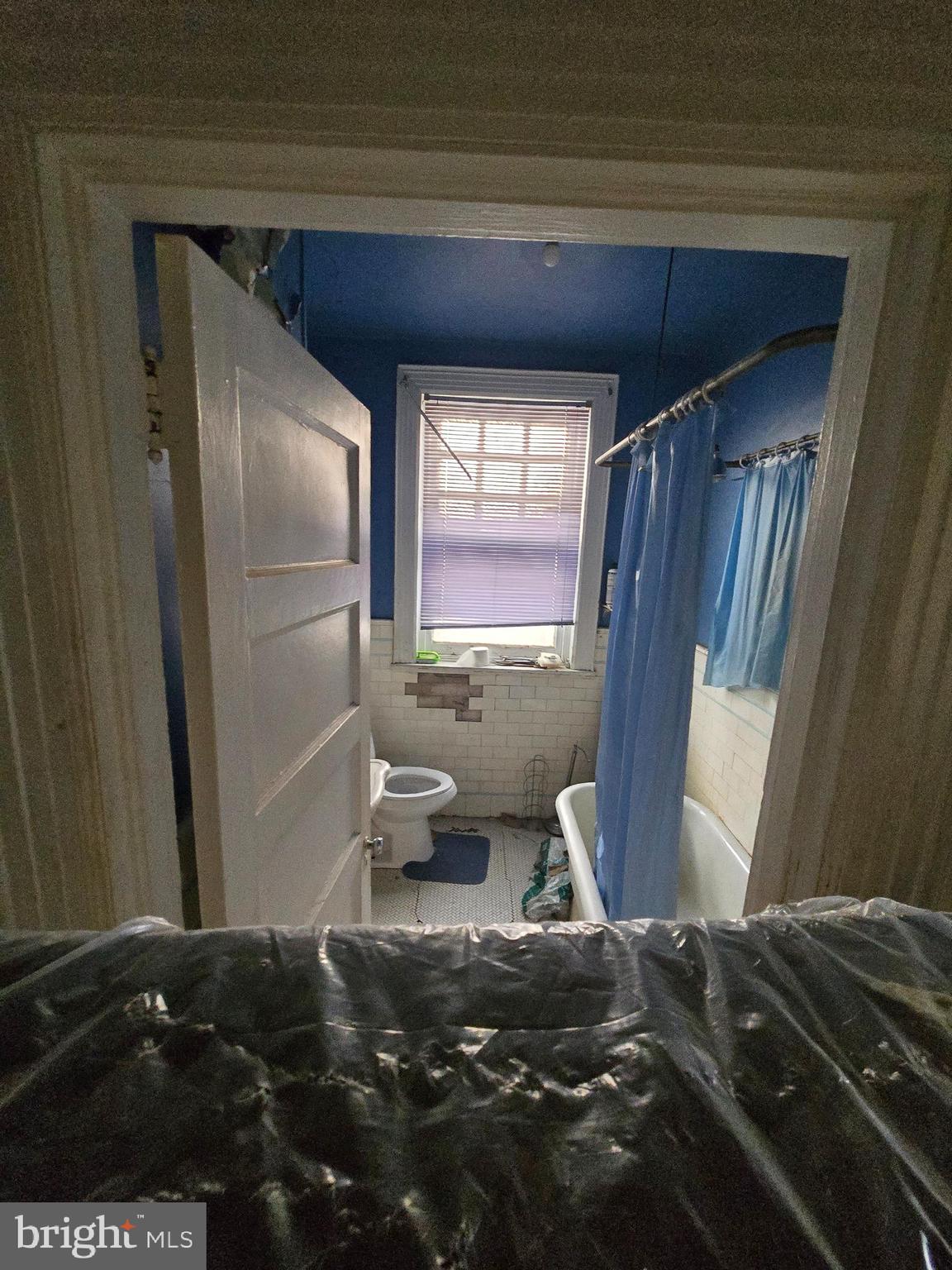 4611 Old York Road Philadelphia, PA 19140 - Photo 7 of 7 a bathroom with a toilet and a shower