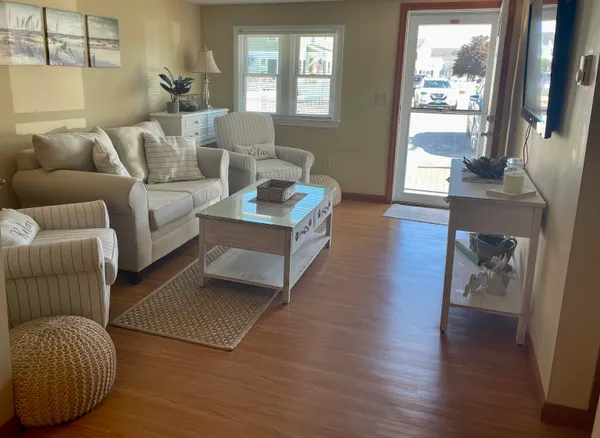 $2,500 | 289 Portsmouth Avenue, Unit DOWN, Seabrook, NH 03874