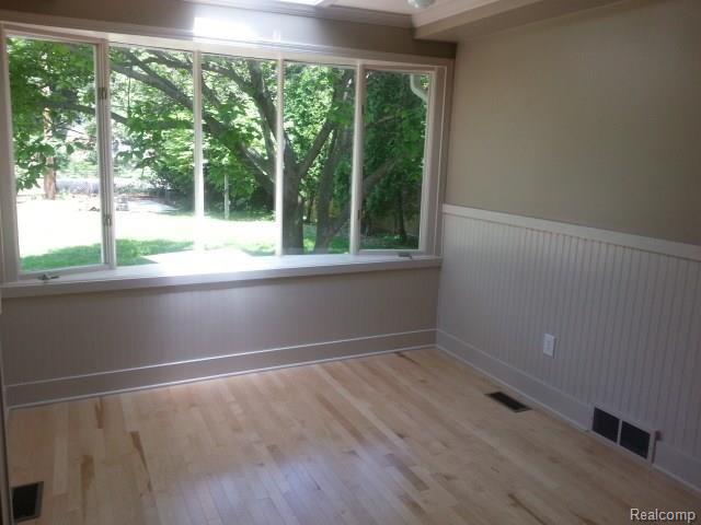 26260 Graham Road Redford, MI 48239 - Photo 4 of 21 Din Rm.jpg