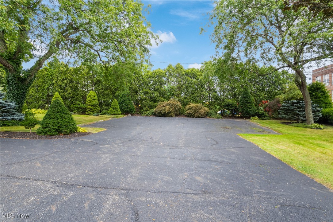 6055 Manchester Road Akron, OH 44319 - Photo 6 of 43