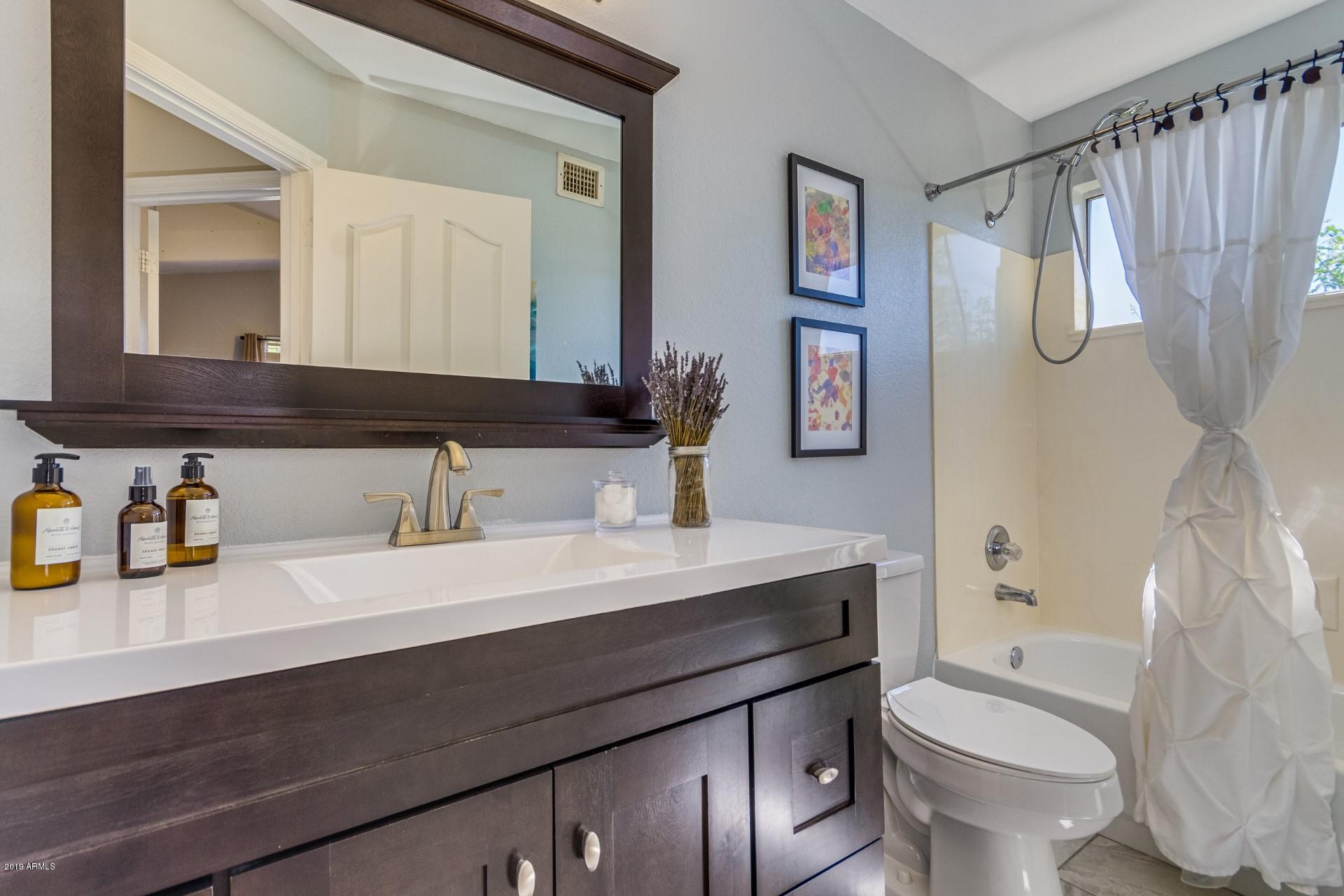 4619 East Weaver Road Phoenix, AZ 85050 - Photo 18 of 25 Guest bath