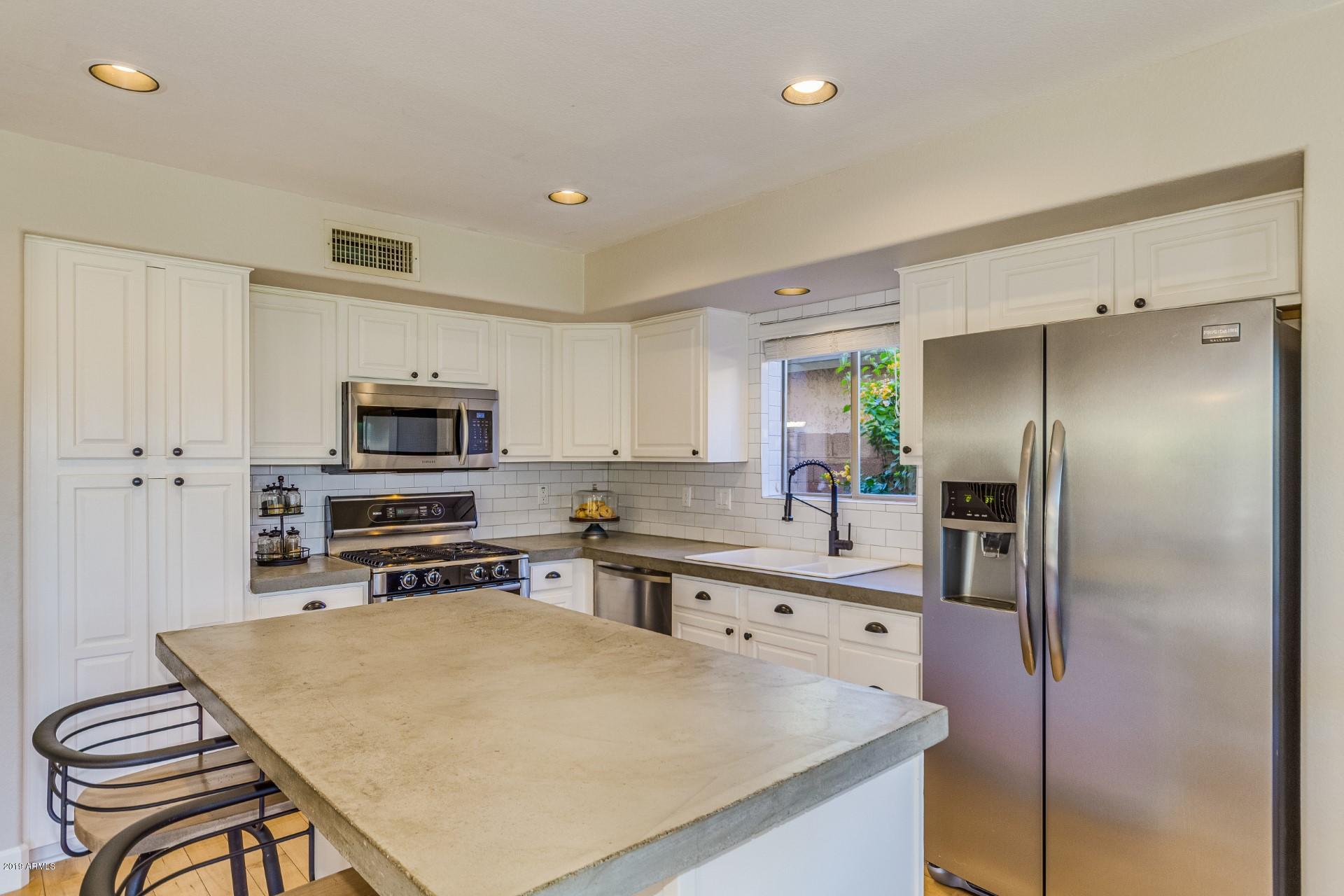 4619 East Weaver Road Phoenix, AZ 85050 - Photo 5 of 25 Updated kitchen