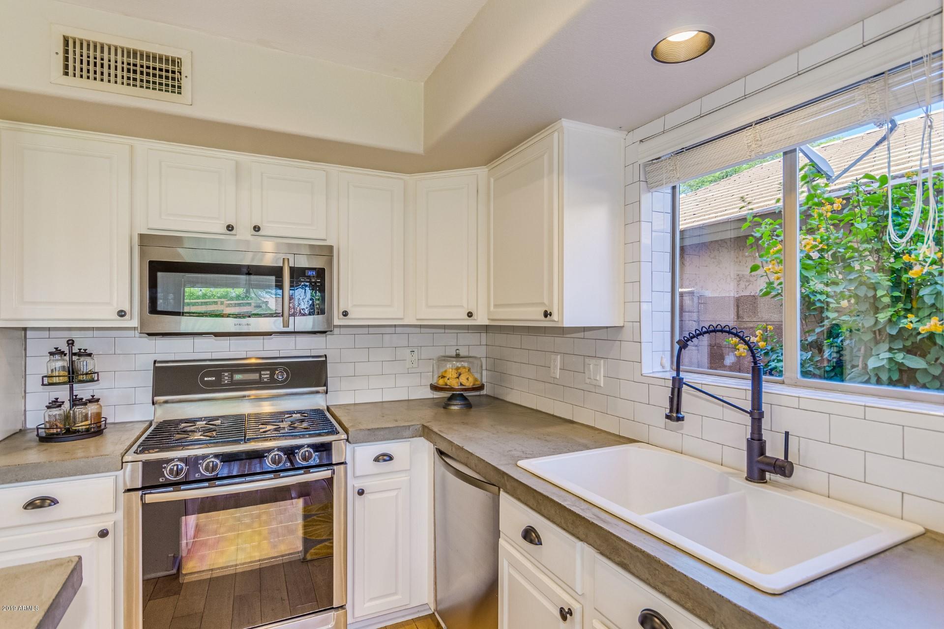 4619 East Weaver Road Phoenix, AZ 85050 - Photo 7 of 25 Gas range