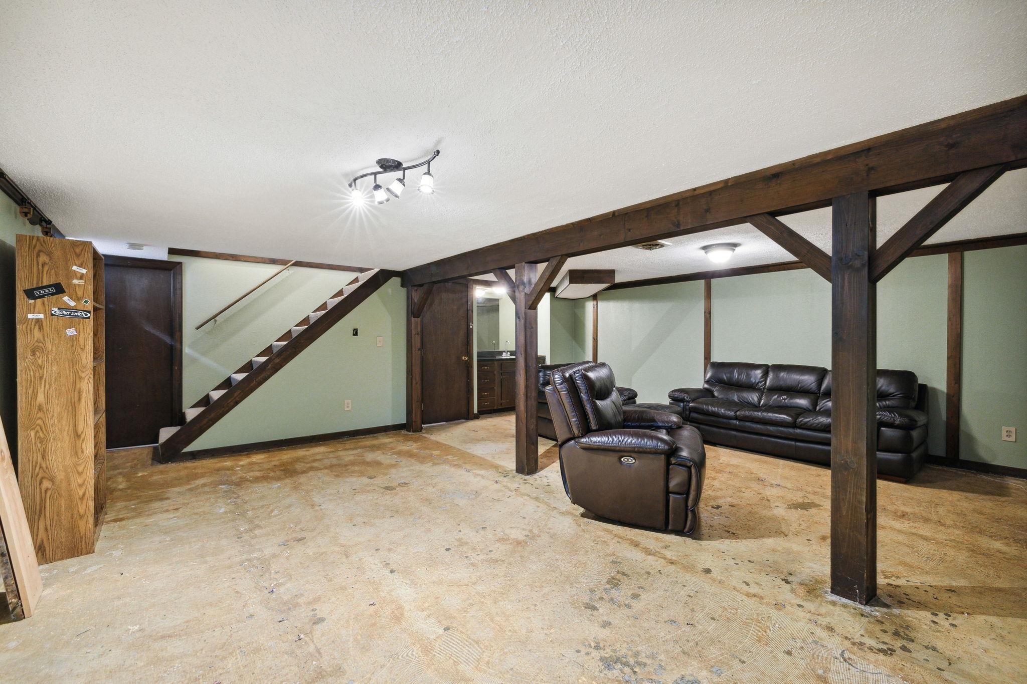 70 Taylor Street Manchester, NH 03103 - Photo 18 of 36