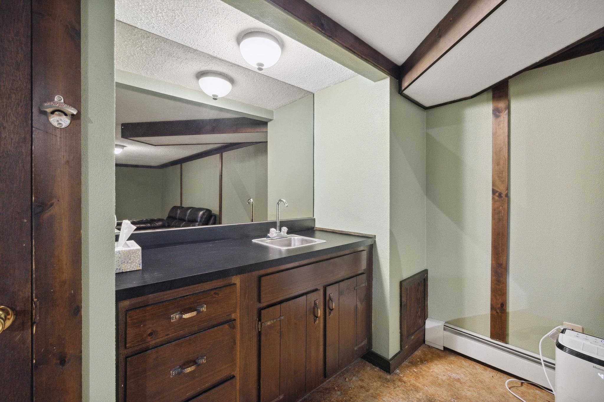 70 Taylor Street Manchester, NH 03103 - Photo 20 of 36