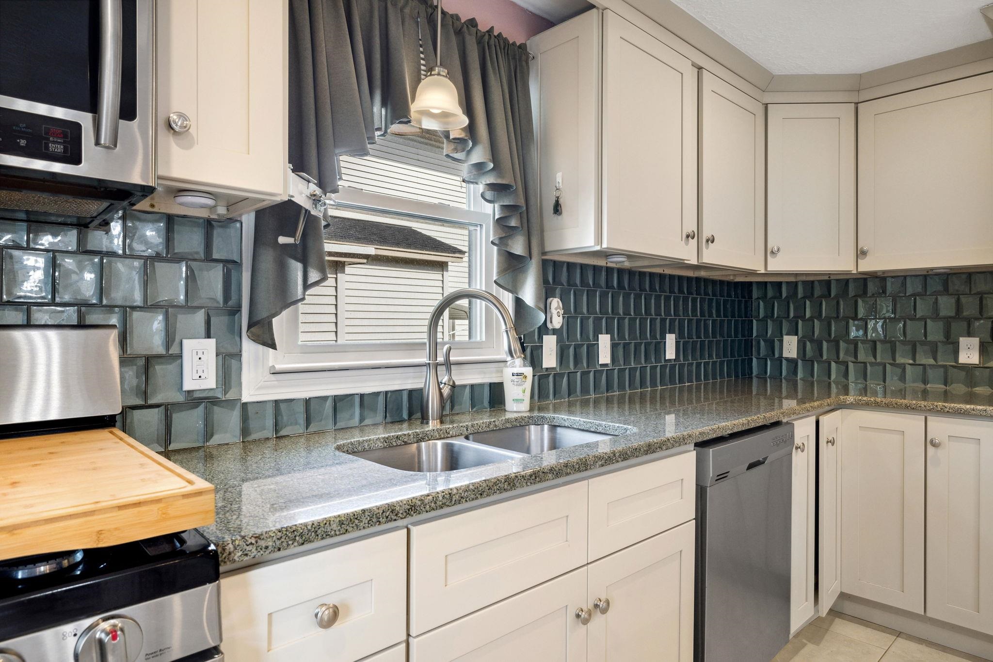 70 Taylor Street Manchester, NH 03103 - Photo 4 of 36