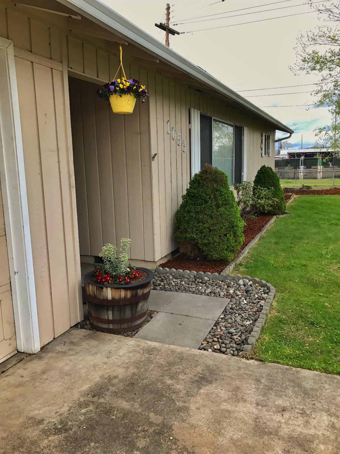 1653 Springbrook Road Medford, OR 97504 - Photo 2 of 14 Additional Photo