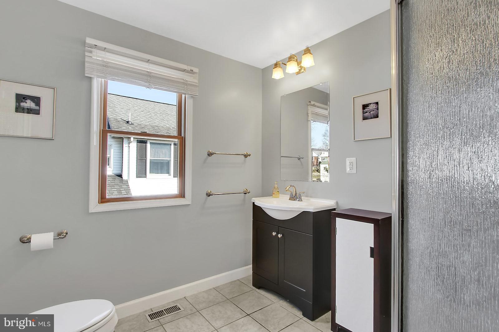 602 North Stuart Street Baltimore, MD 21221 - Photo 25 of 35 First Floor Bath