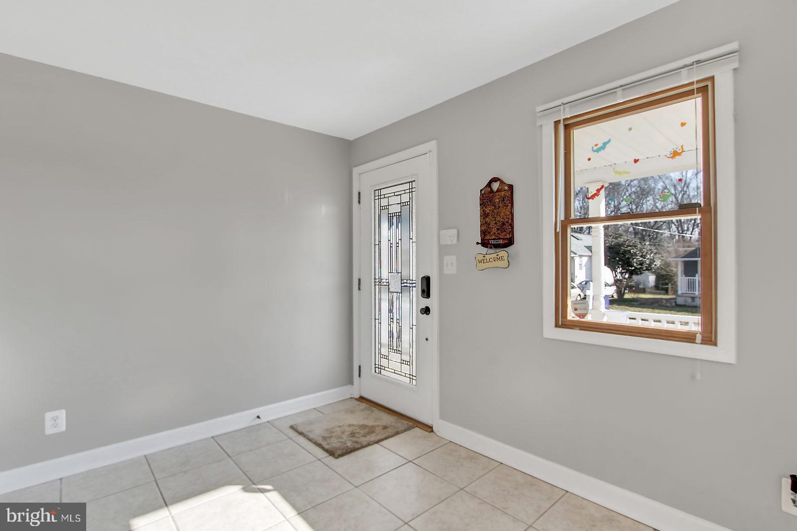 602 North Stuart Street Baltimore, MD 21221 - Photo 5 of 35 Foyer Entry with Tile