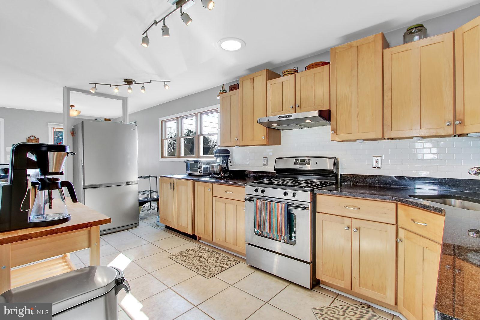 602 North Stuart Street Baltimore, MD 21221 - Photo 9 of 35 Stainless Steel Appliances