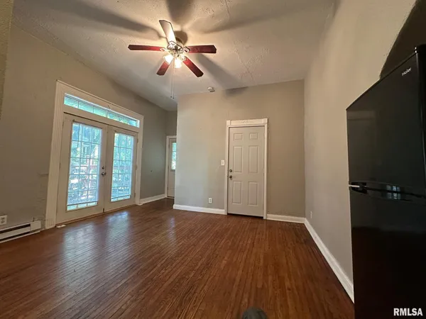 $625 | 333 South Douglas Avenue, Unit 2, Springfield, IL 62704