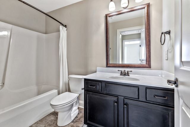 a view of a house with backyard