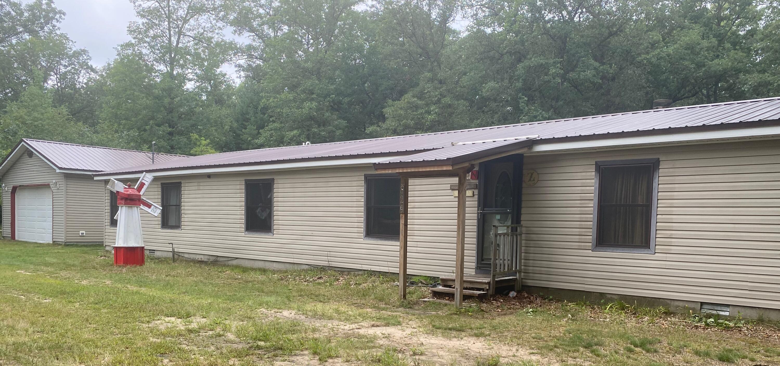 829 South Broton Road Muskegon, MI 49442 - Photo 2 of 30 IMG_3539