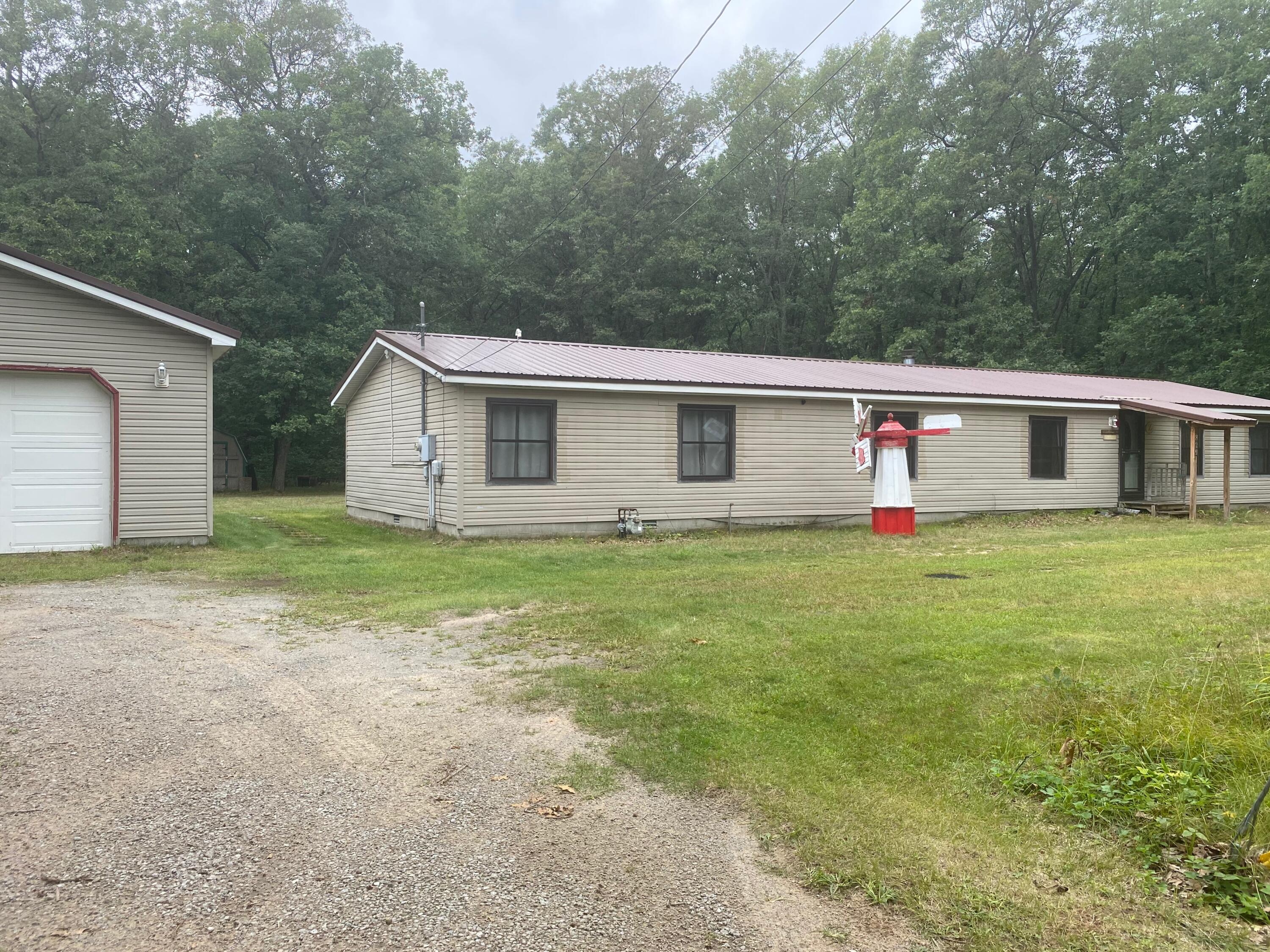 829 South Broton Road Muskegon, MI 49442 - Photo 3 of 30 IMG_3540