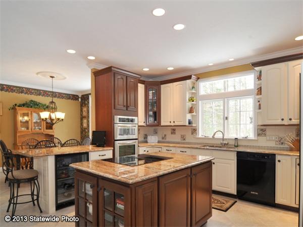 3 Stanley Road Norton, MA 02766 - Photo 4 of 30 Gallery Image 4