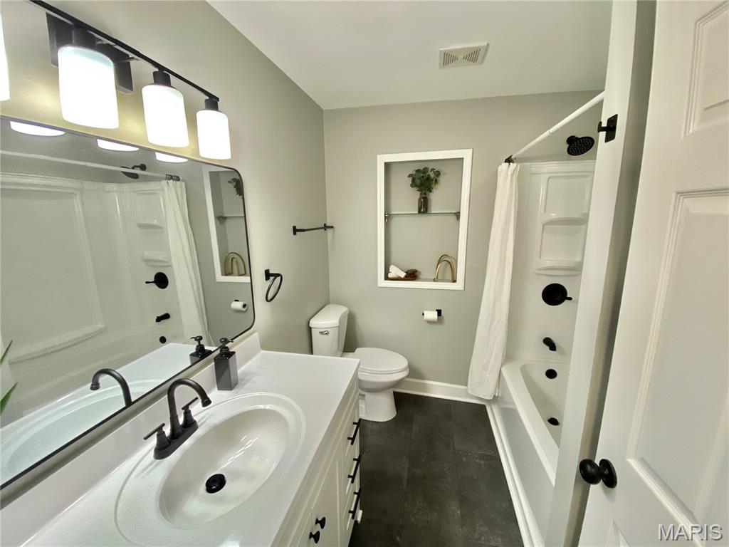 5835 Old Poag Road Edwardsville, IL 62025 - Photo 14 of 22 Gallery Image 14