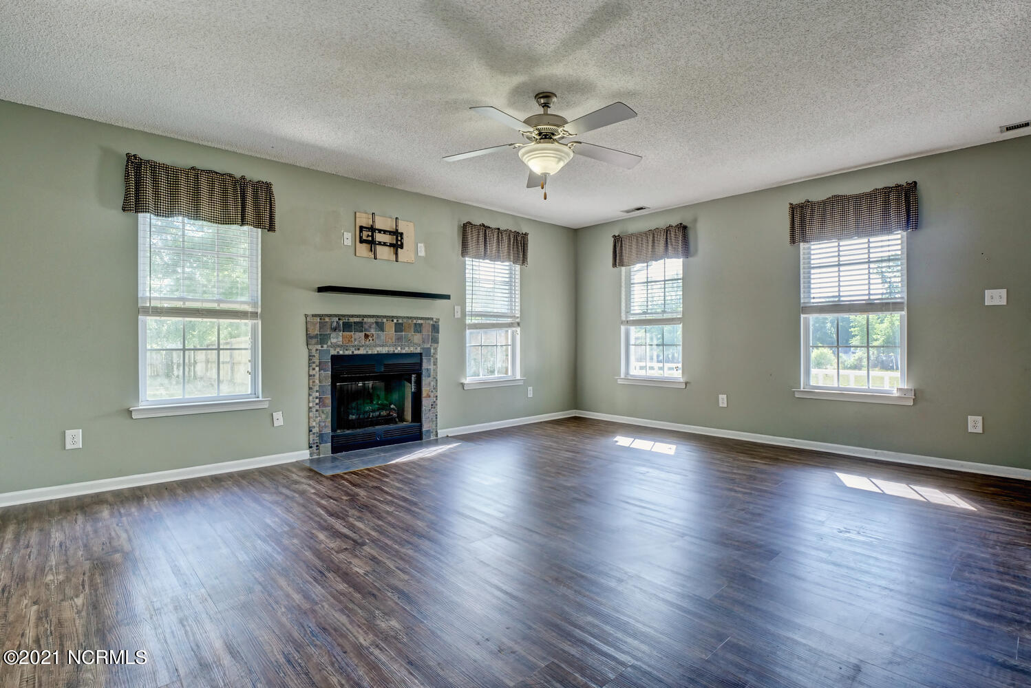 149 Core Road Richlands, NC 28574 - Photo 6 of 32 149 Core Rd Richlands NC 28574-large-007