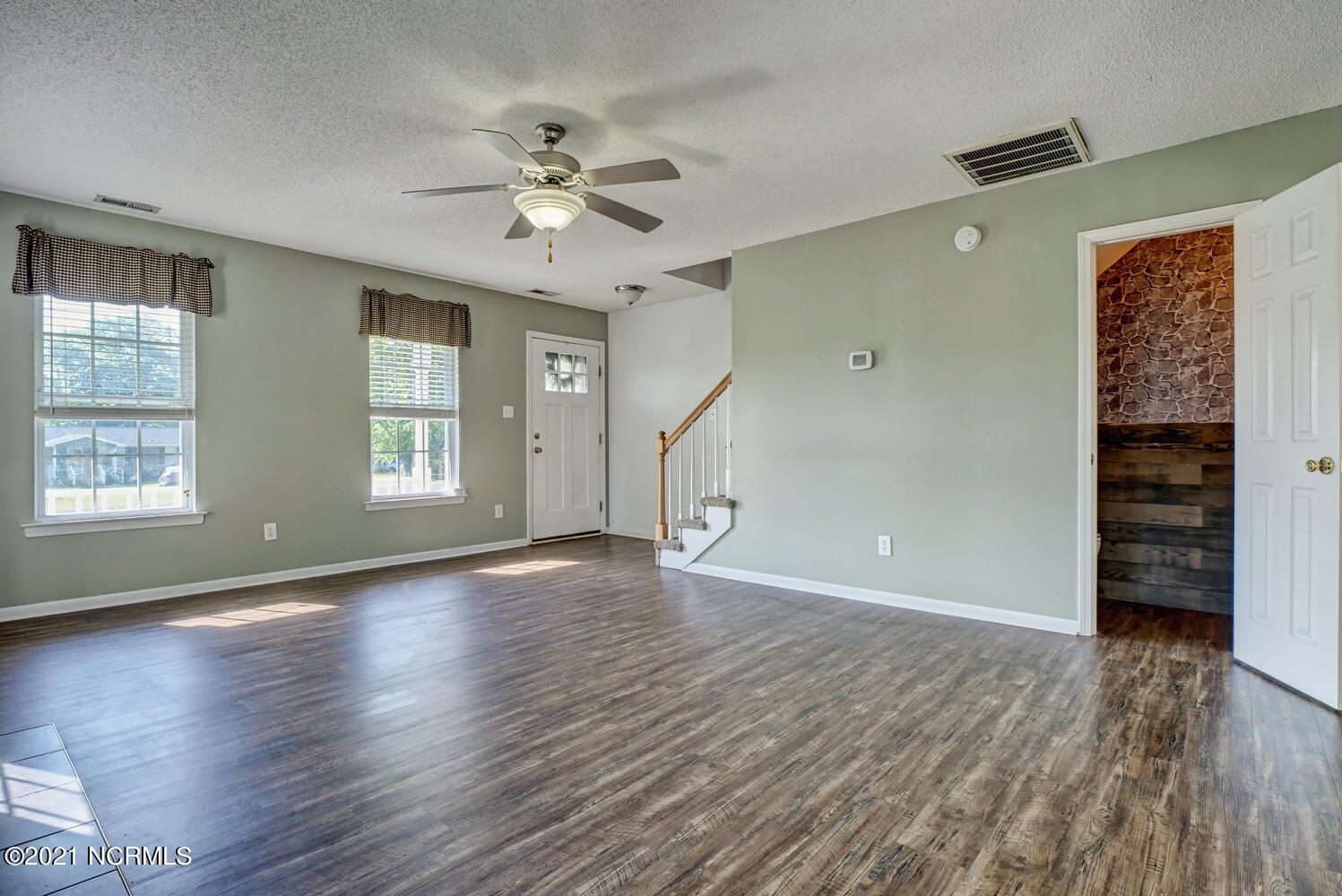 149 Core Road Richlands, NC 28574 - Photo 7 of 32 149 Core Rd Richlands NC 28574-large-008