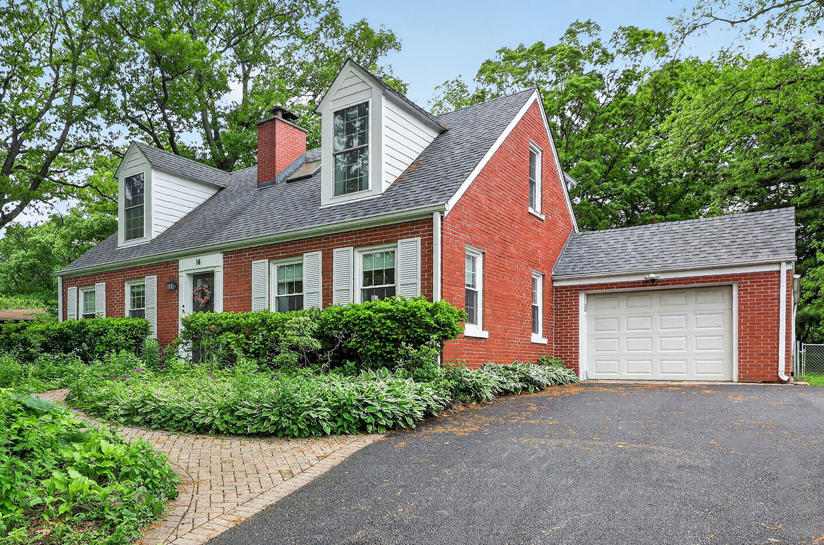 14 Walnut Road Glen Ellyn, IL 60137 - Photo 2 of 27