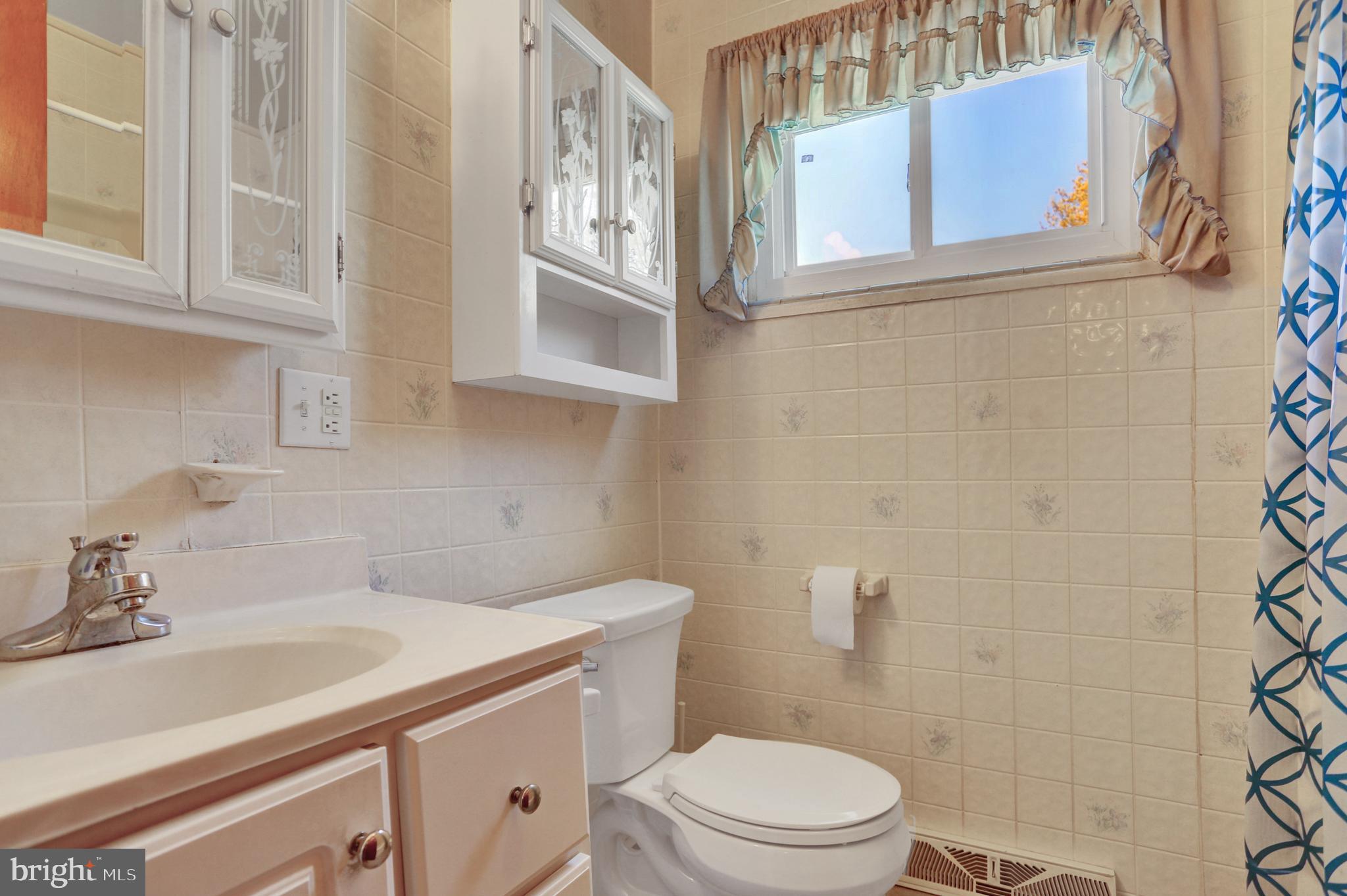 3308 Ridgeway Street Reading, PA 19605 - Photo 16 of 26 Bathroom