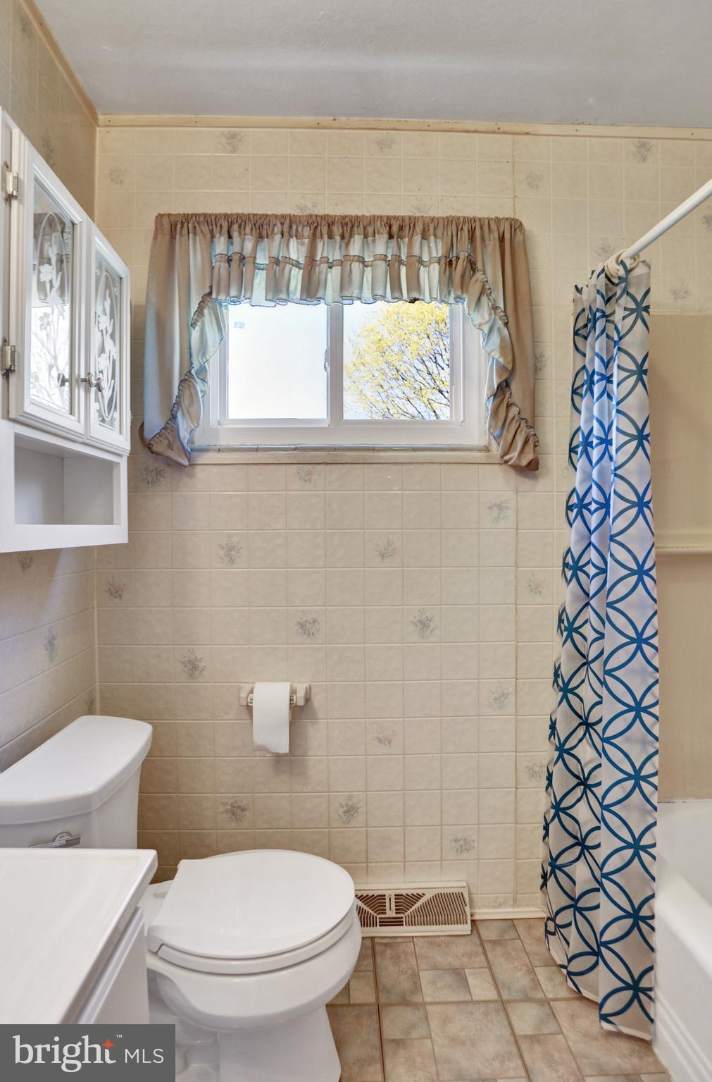 3308 Ridgeway Street Reading, PA 19605 - Photo 17 of 26 Bathroom