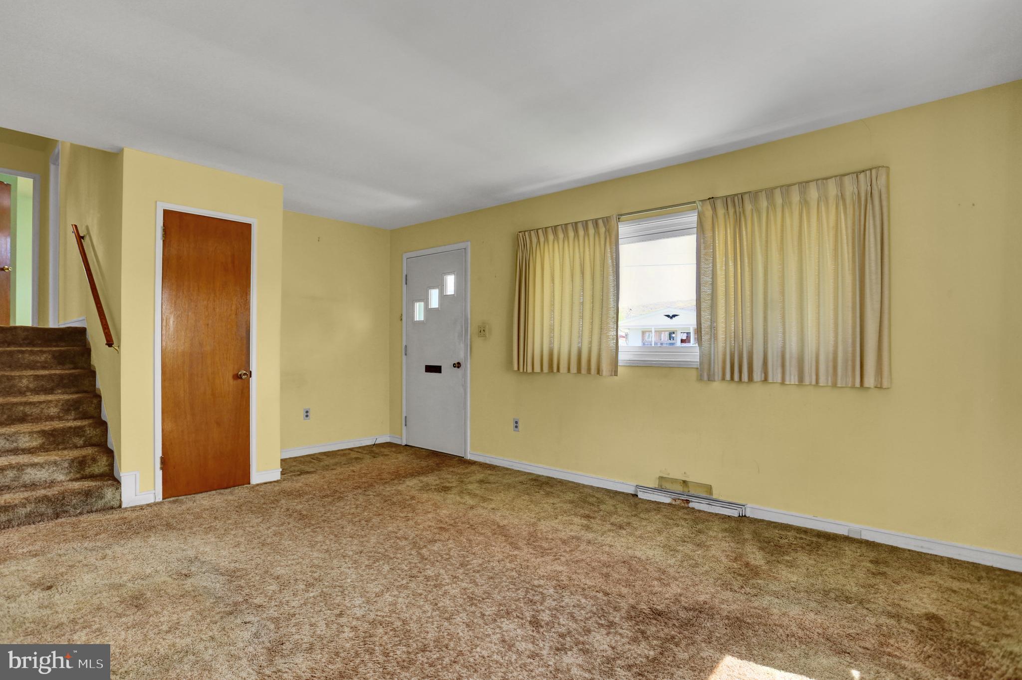 3308 Ridgeway Street Reading, PA 19605 - Photo 5 of 26 Living Room - front door entrance